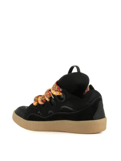 Sneakers Curb
